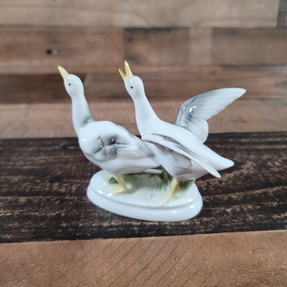 Vintage Gerold Porzellan Bavaria Western Germany 2 Geese 3 1/2" Figurine